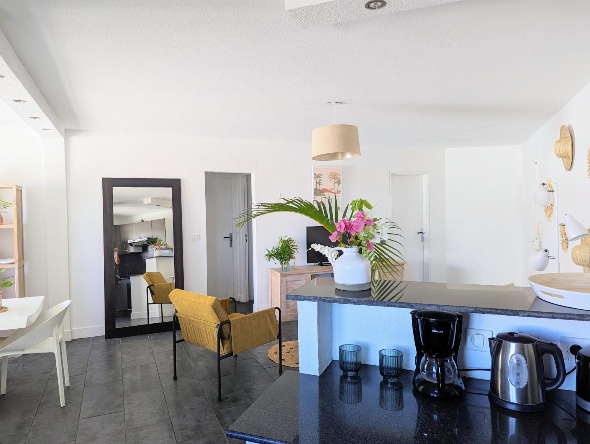 Appartement Cap Saint Gilles - T3 Vue Sur Le Port Extérieur photo